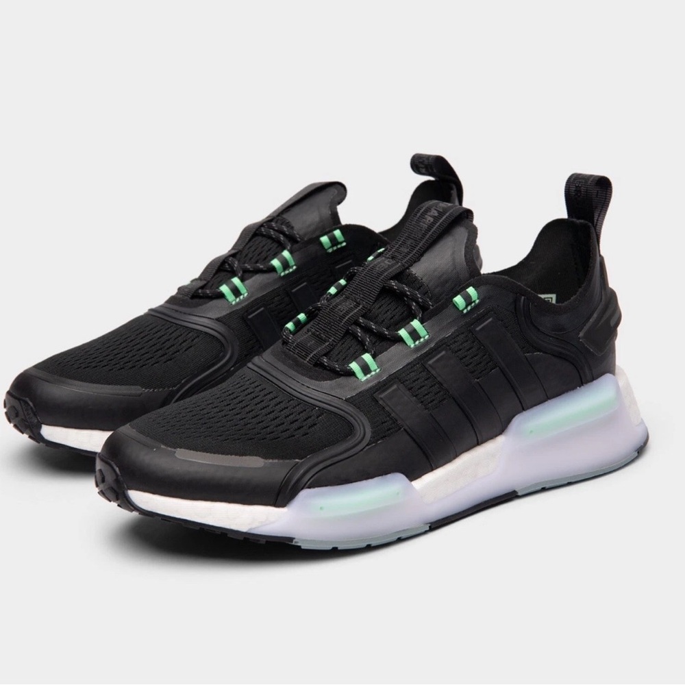 Adidas Originals NMD V3 Size men’s 9.5 Running Sneakers #084 black and mint